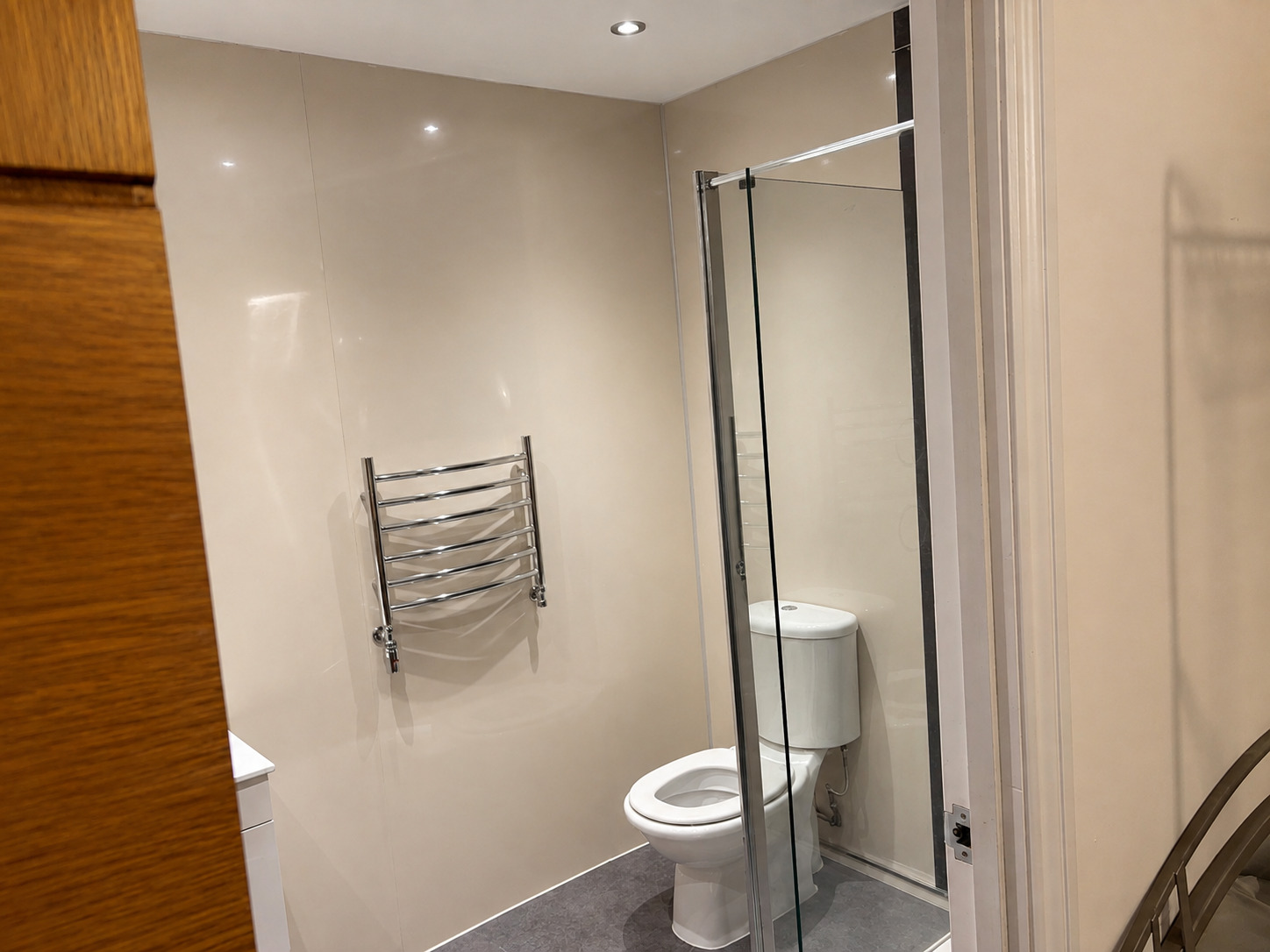 En-suite detail